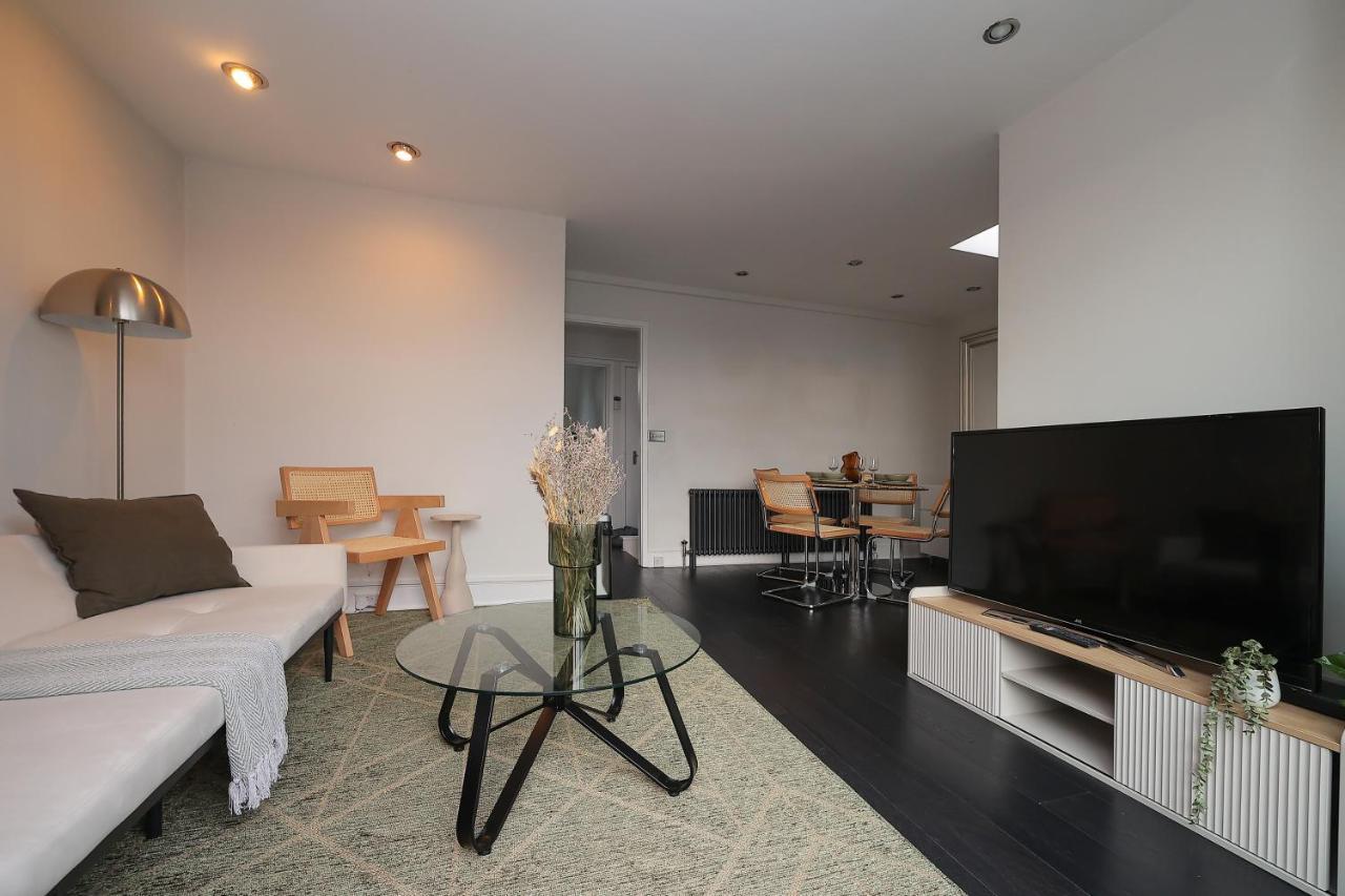 Apartment 2 Bedroom Chic With Private Balcony In Notting Hill *