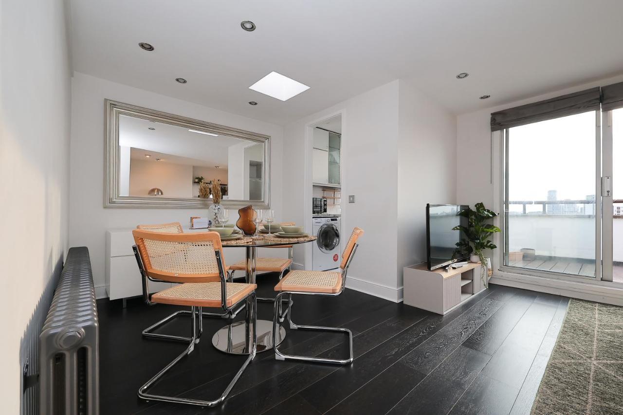 2 Bedroom Chic With Private Balcony In Notting Hill Apartment London